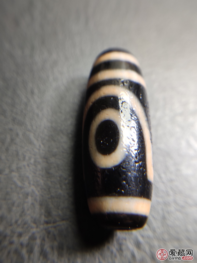 精品藏地老玛瑙两眼天珠\n对孔