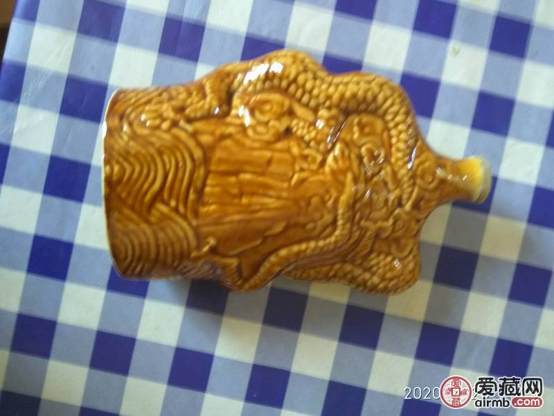 老酒瓶，酒壶。二龙戏珠。材质瓷