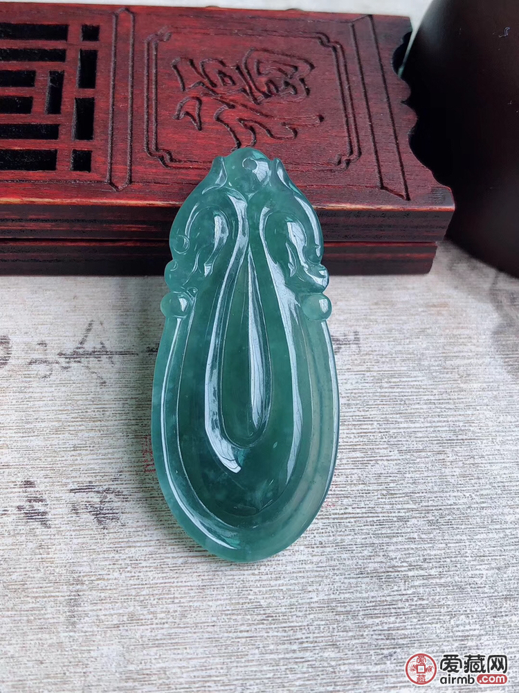 天然翡翠冰种蓝水起胶细腻福贝，