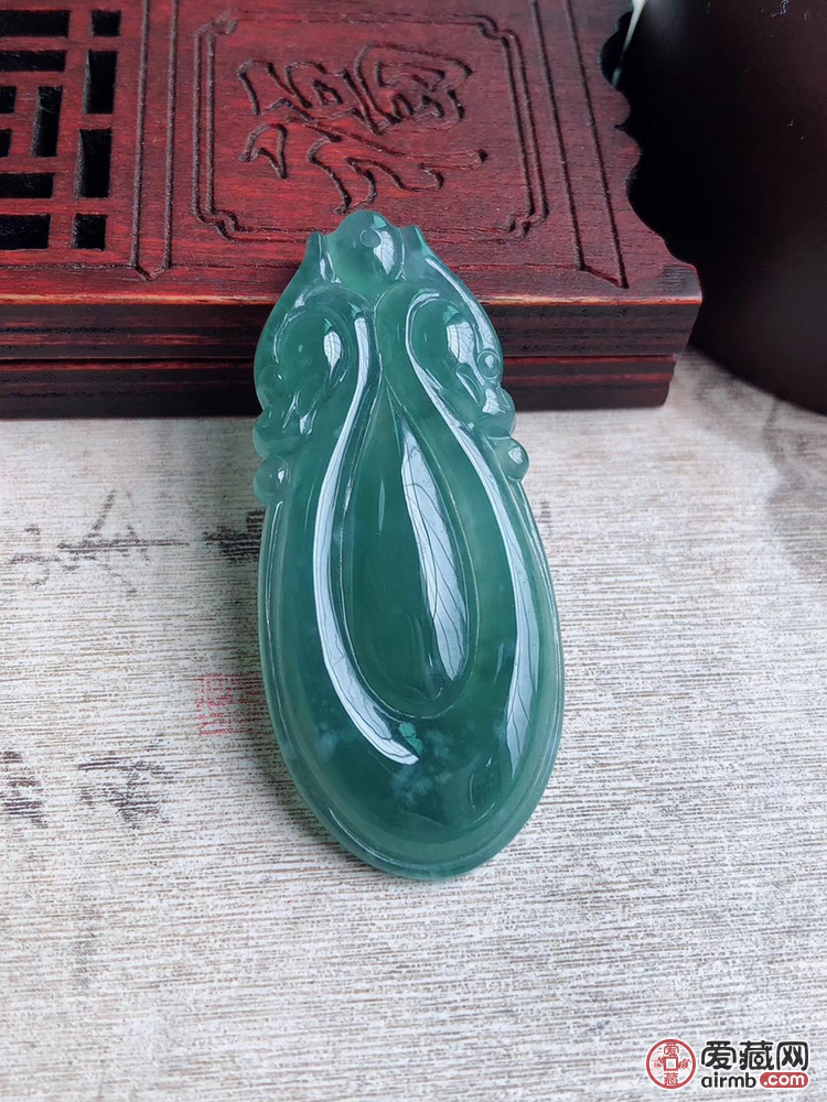 天然翡翠冰种蓝水起胶细腻福贝，