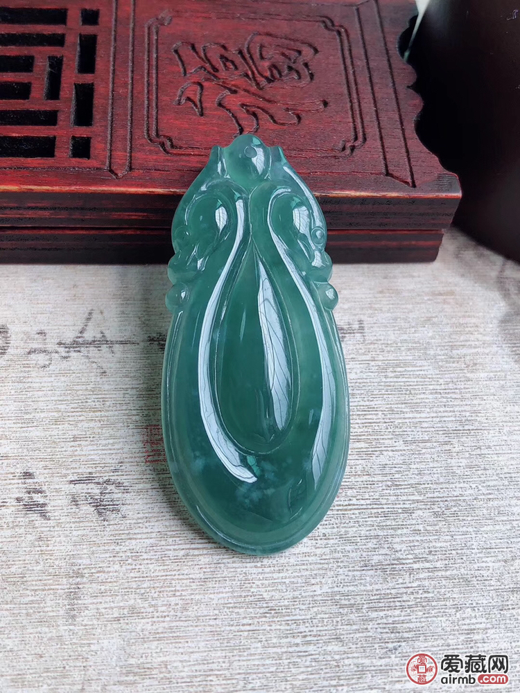 天然翡翠冰种蓝水起胶细腻福贝，