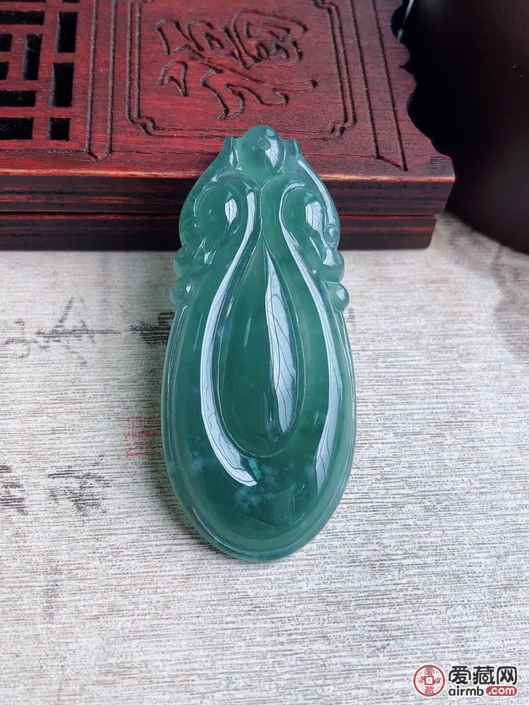 天然翡翠冰种蓝水起胶细腻福贝，