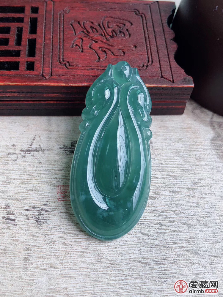 天然翡翠冰种蓝水起胶细腻福贝，