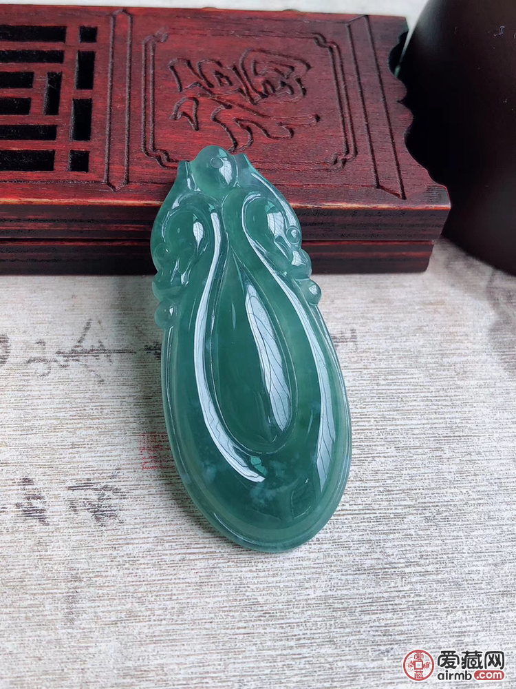 天然翡翠冰种蓝水起胶细腻福贝，