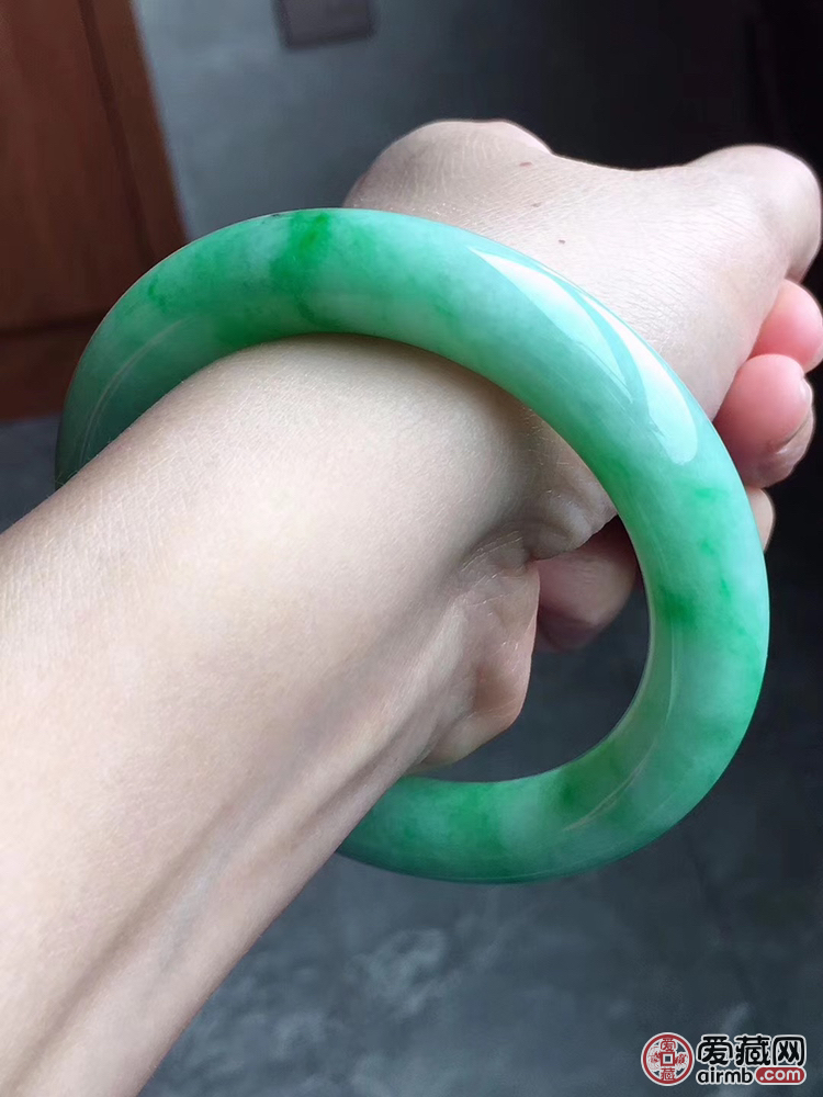 124冰糯种飘阳绿圆条手镯 1