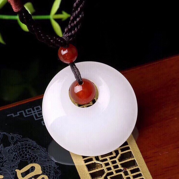金丝玉平安扣的鉴赏与价值揭秘