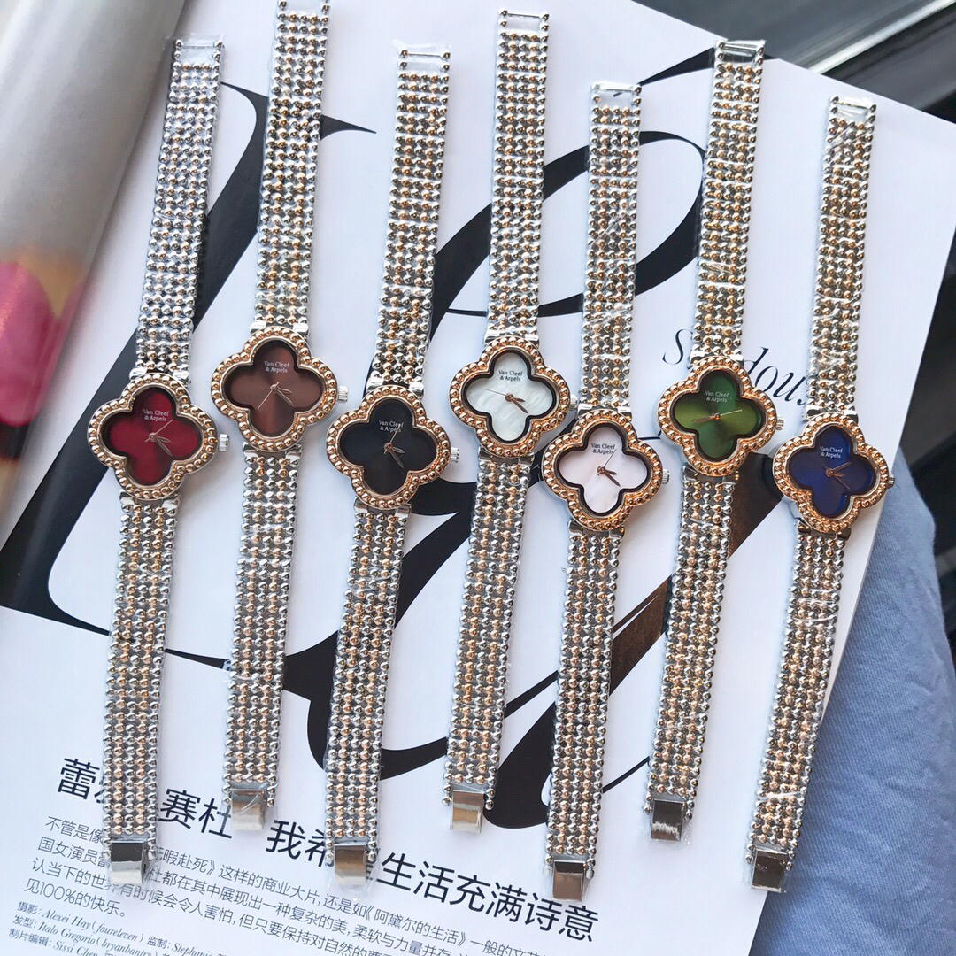 伟德bv1946官网华贵璀璨绿宝石耳坠点缀耳畔的自然与奢华——法国IDee轻奢耳钉