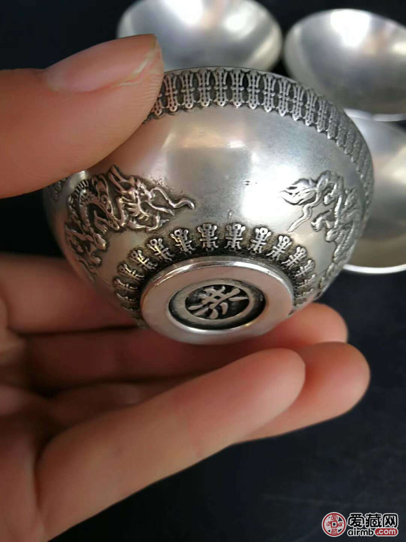 藏银龙纹酒壶,工艺精湛