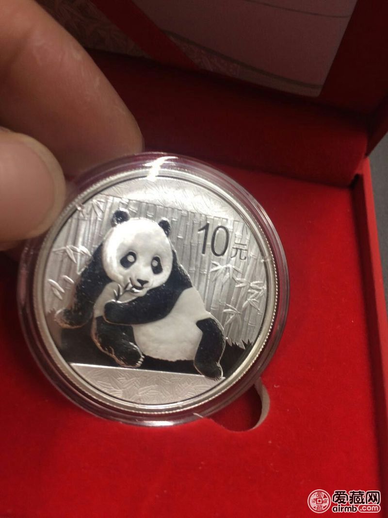 2015年熊猫银币一枚,面值1