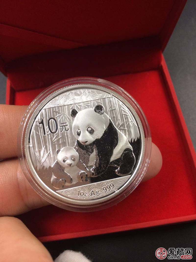 2012年熊猫银币一枚,原光品