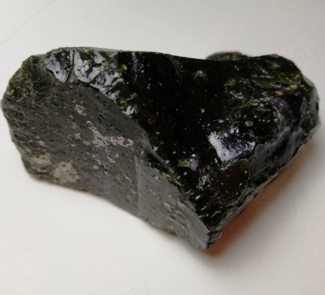 【橄榄绿玻璃陨石】吉林长春陨石,重125.85克.