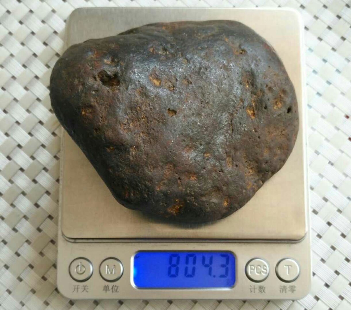 淘来的铁陨石原石一个重约800g尺寸细节如图铁