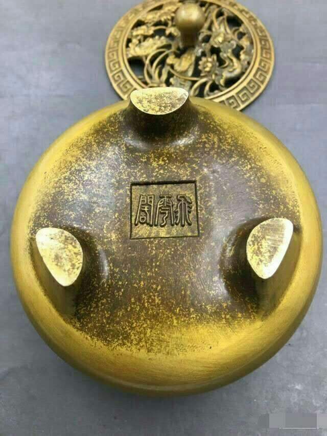 现代铜香炉本以仿古居多,虽然质