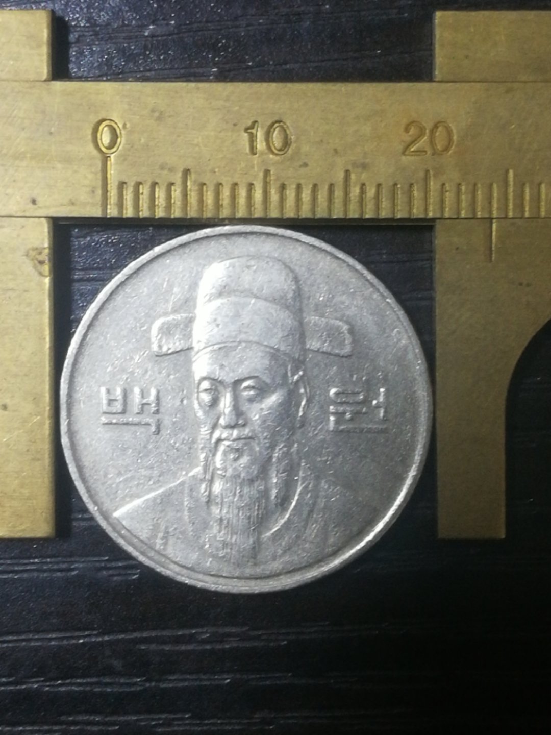 1996韩国100元硬币一枚,品相不错.