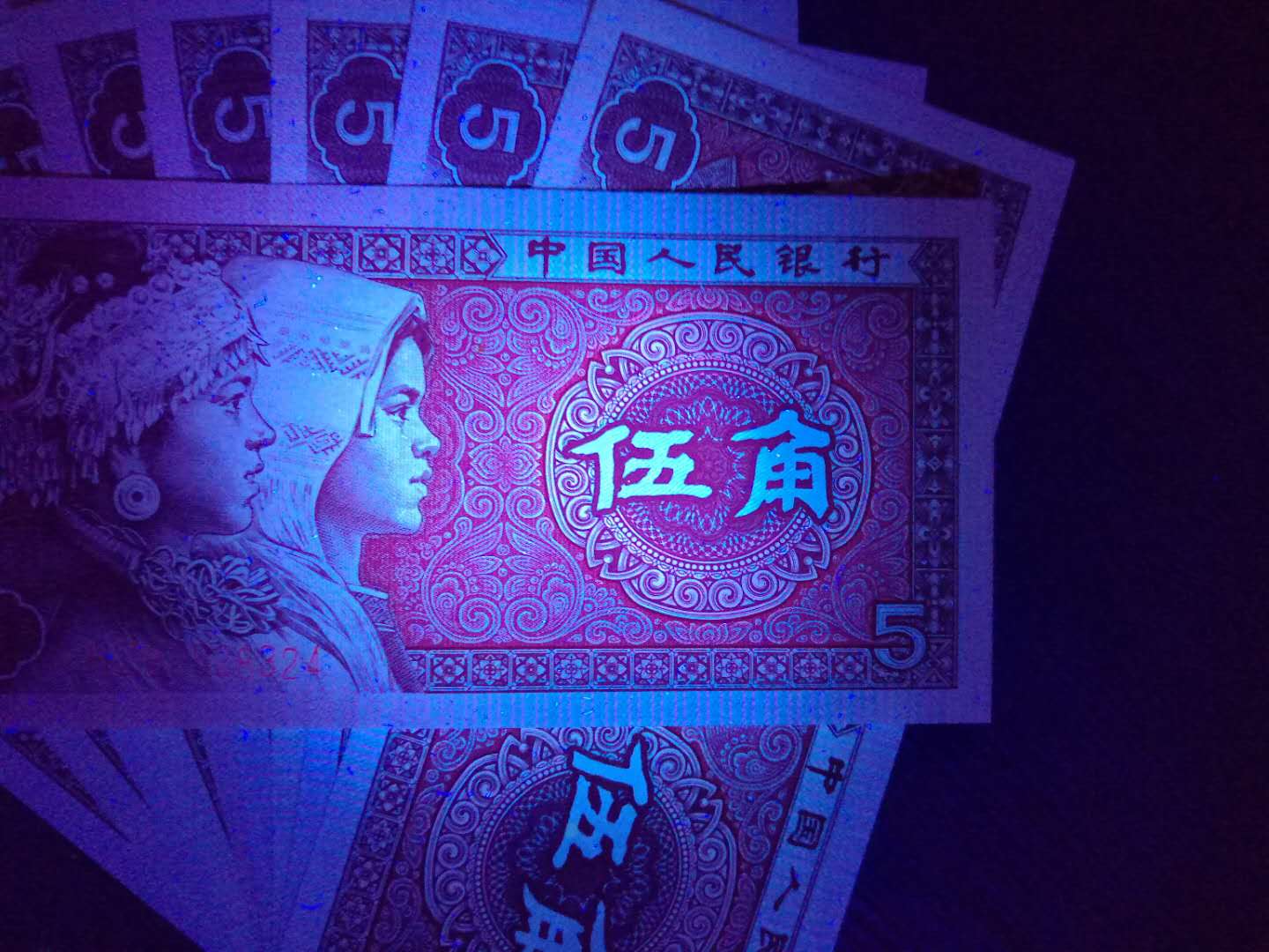 十全部超强漫天繁星闪烁纤云密布,灯下会眨眼晴,美到极致,媲美鸡血红