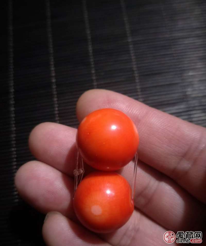 藏地珊瑚大圆珠一对拍品描述大直径颜色橘红粉