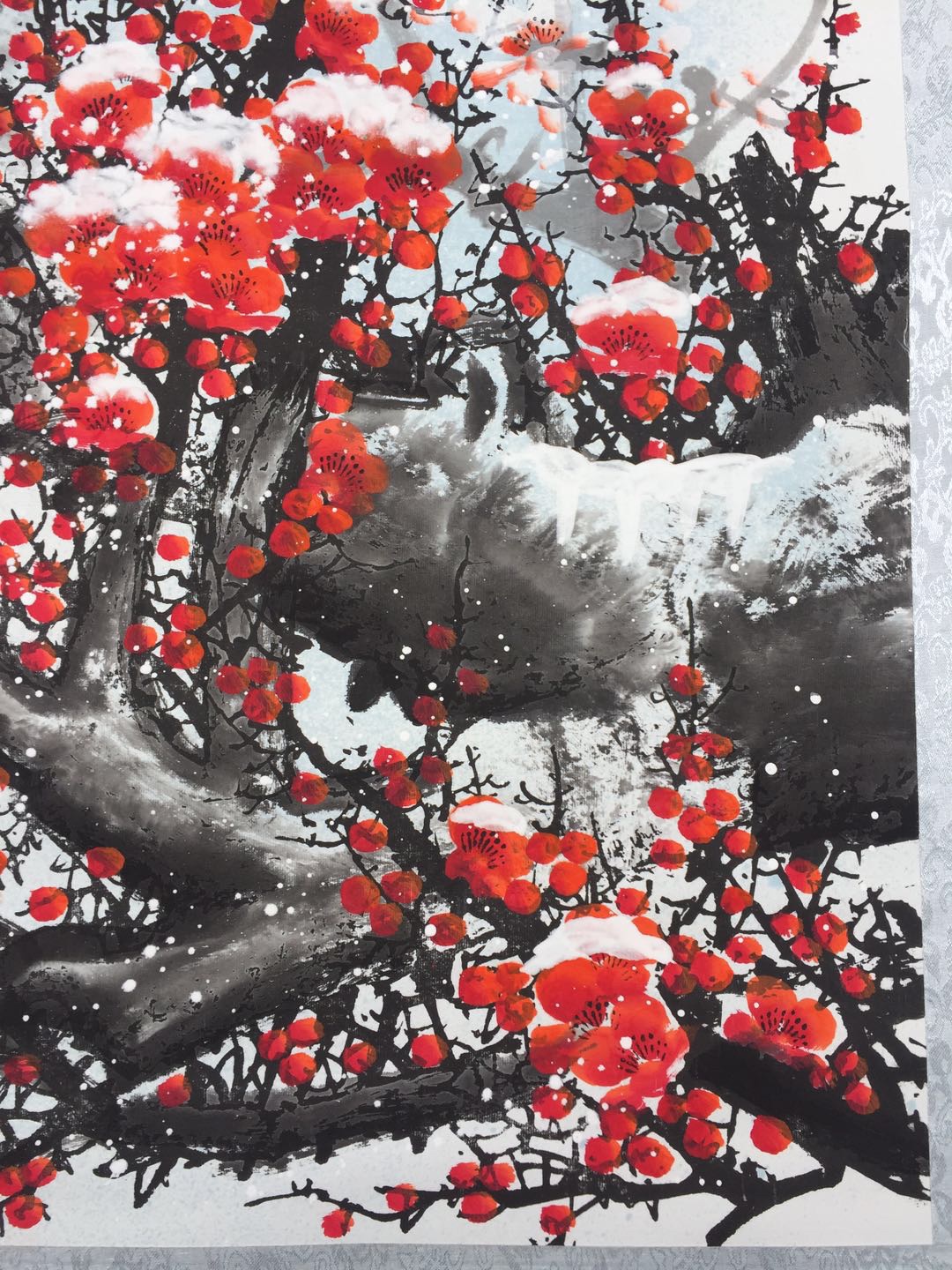 精品大放漏!《红梅傲雪》宣纸卷