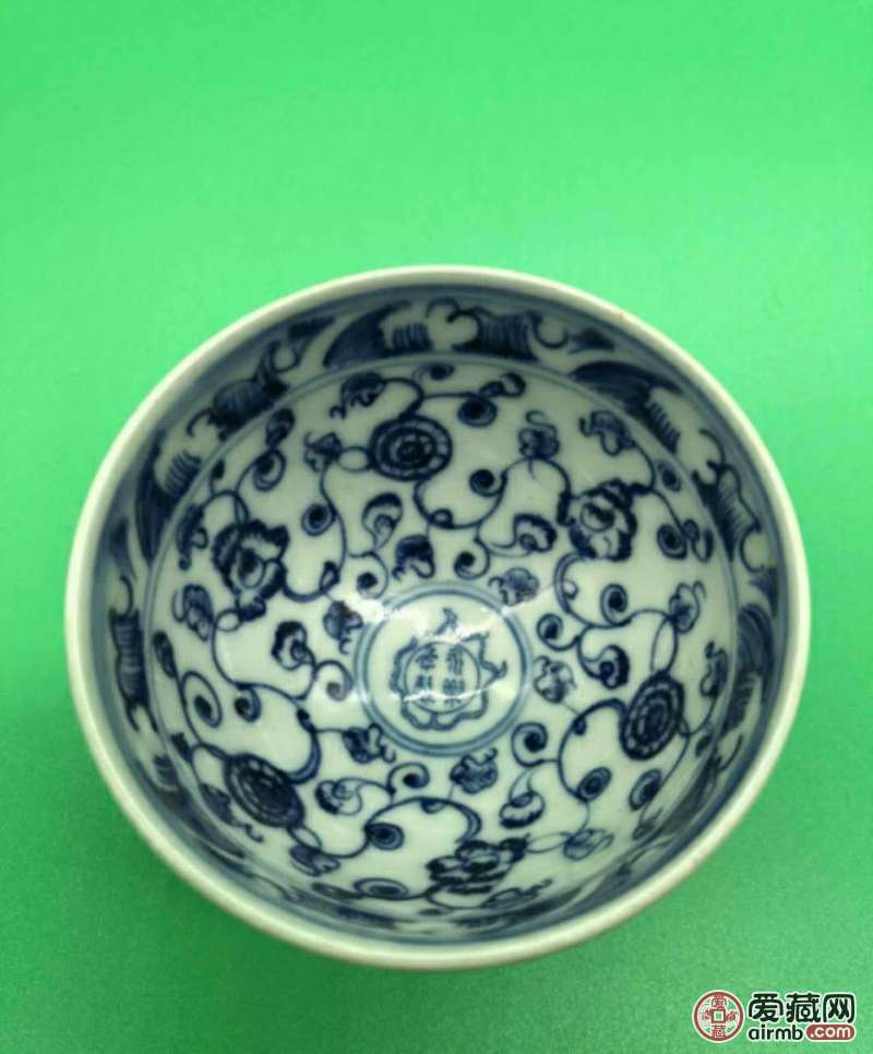 明永乐鸡心杯,青花下沉晕散,青