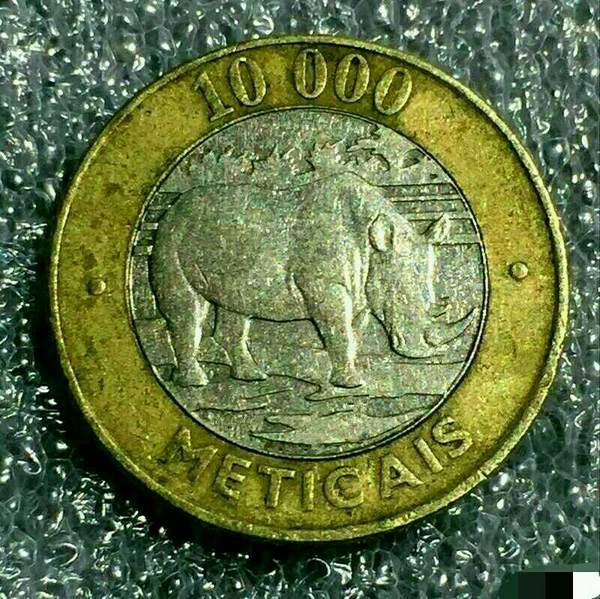 世界上面值最大的硬币一枚犀牛双色币10000元大