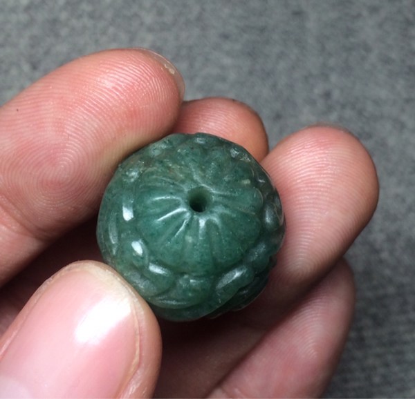 东陵玉大玉珠子完整纹饰好看有年份