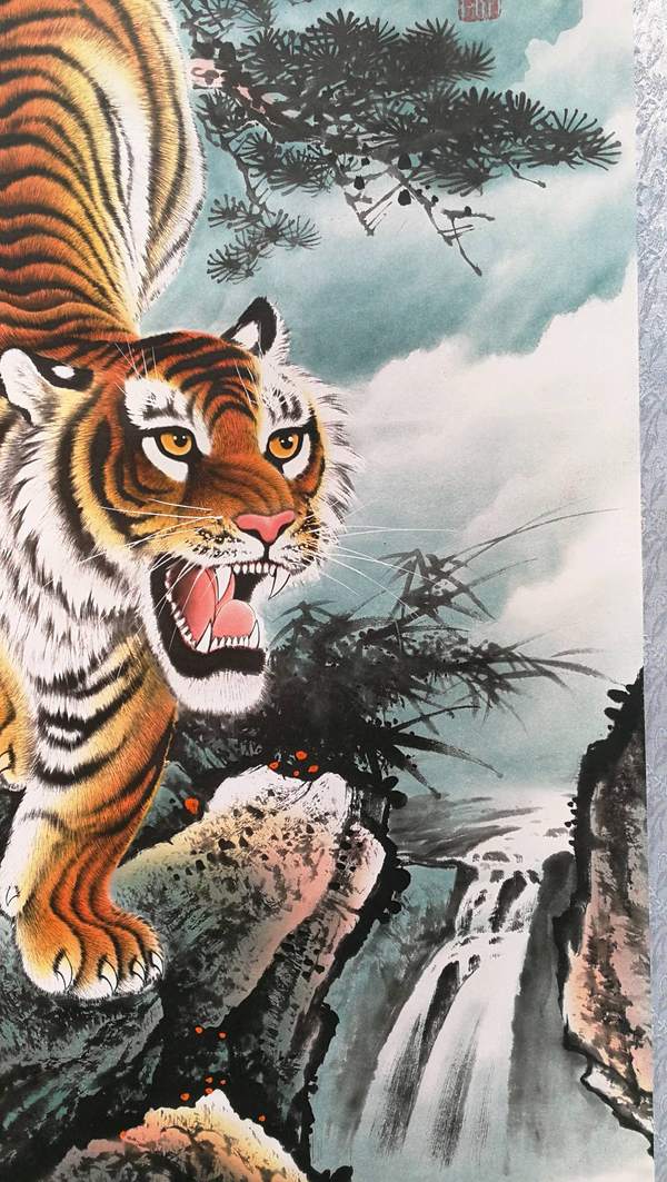 【下山虎】,四尺精工手绘作品,尺寸:169*73厘