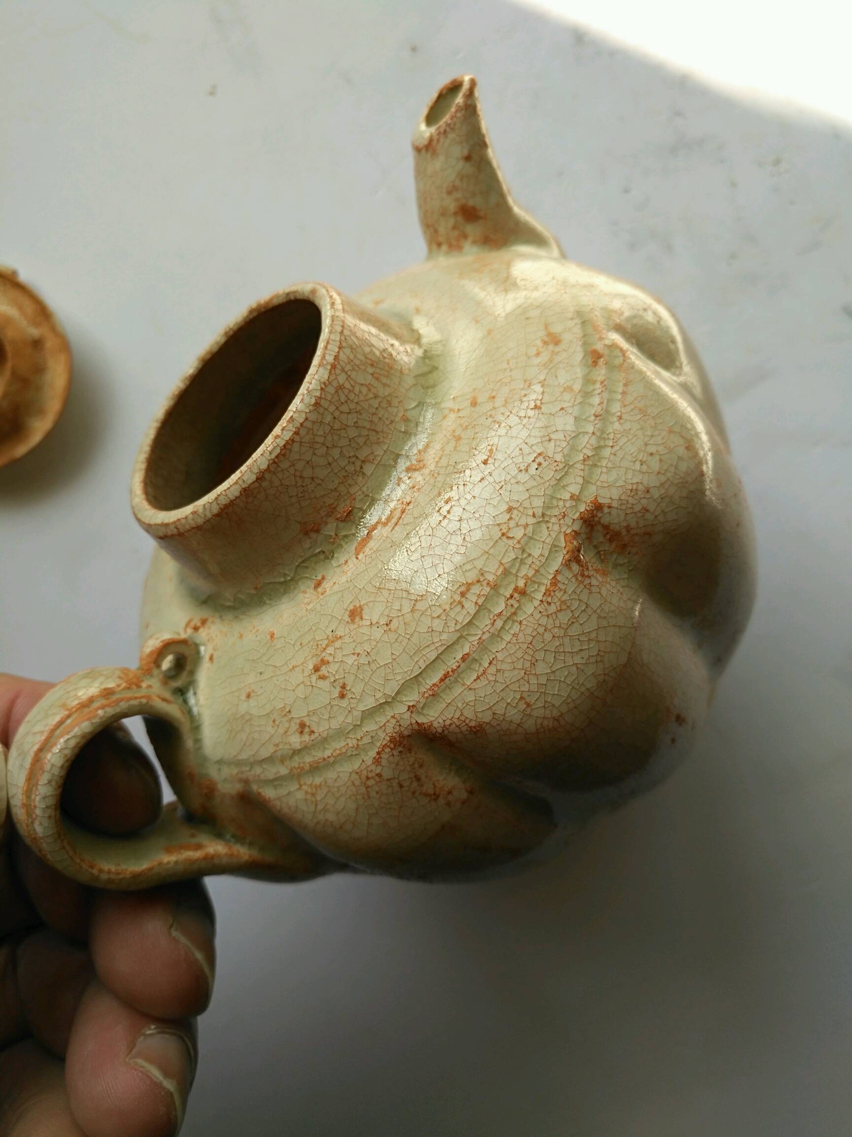 湖田窑瓜棱状短流小酒壶 土出