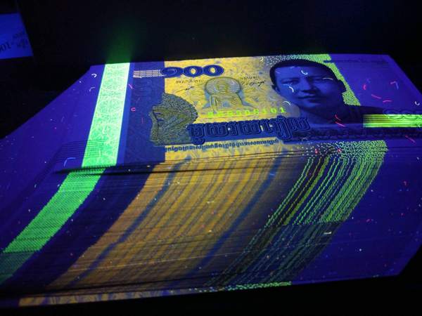 0元起拍,最美荧光钞,缅甸新版100元全新捆拆标准