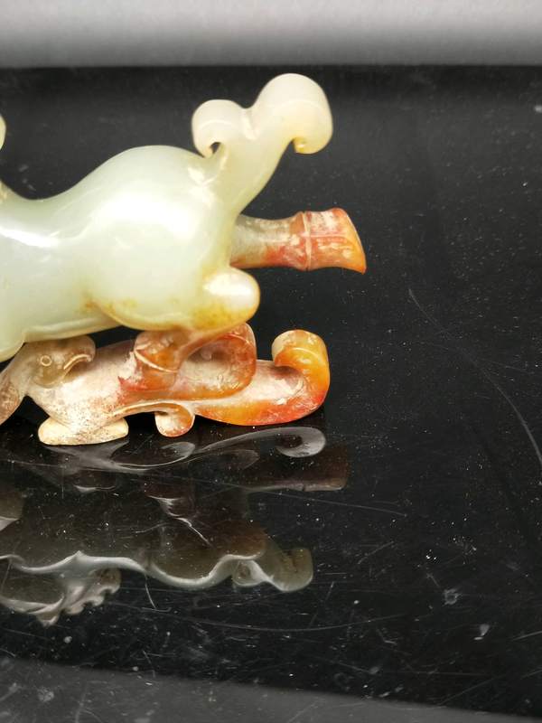 和田玉马踏飞燕品相大气沁色入骨喜欢的朋友不