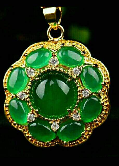 天然缅甸冰种祖母绿翡翠吊坠用越南沙金镶嵌用料精
