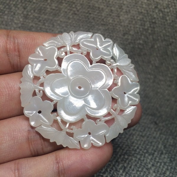 创汇期老和田玉花片工艺很好完整直径51厘米