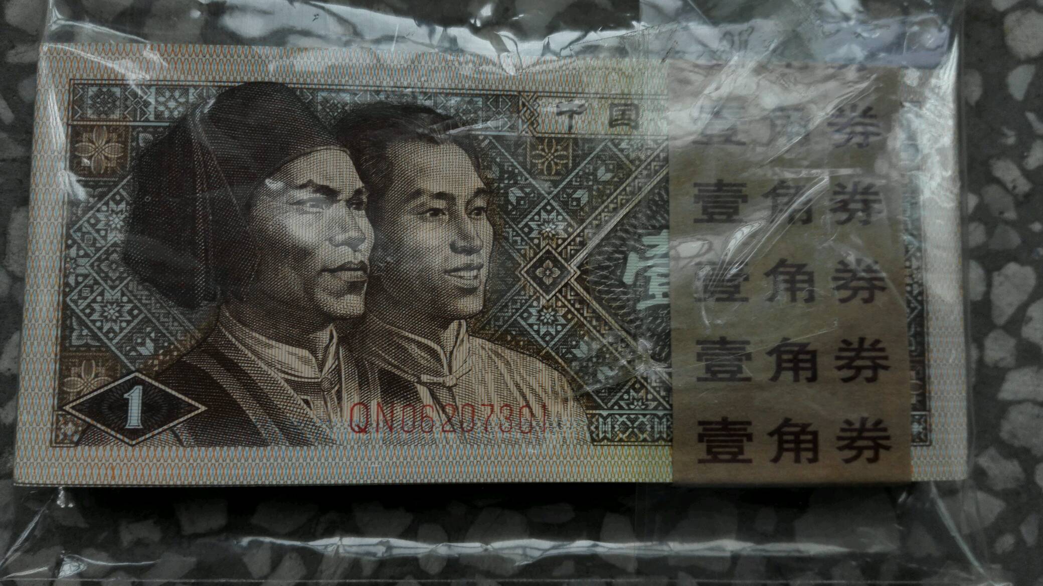 8001正红背绿稀少冠号qn