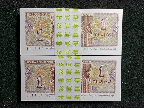 万紫千红,冠号数字红色荧光,紫罗兰纸张,背面还是姐妹花效果,两朵花