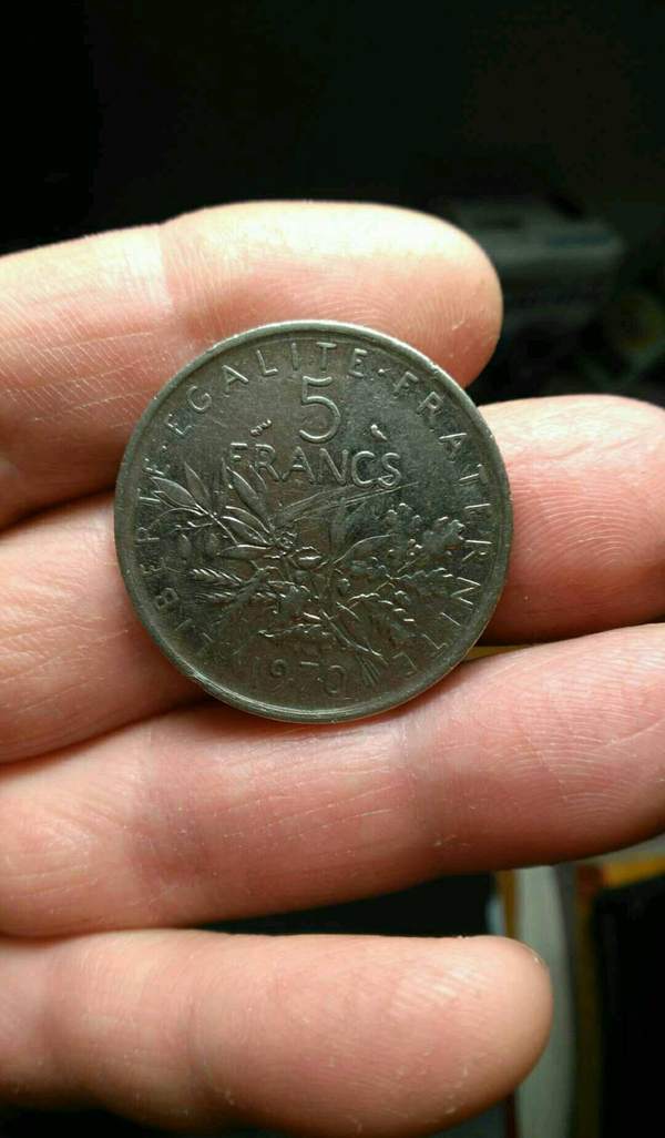法兰西货币,镍币,品相好,灯光下拍摄.