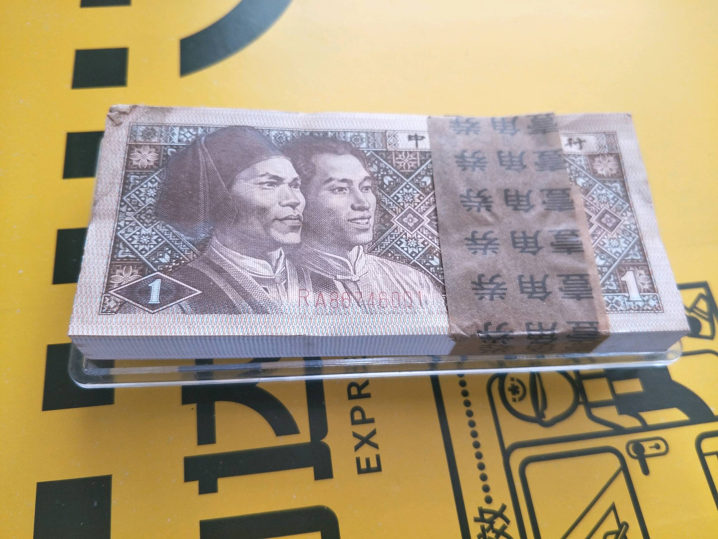 分享到: 8001ra强黄金甲 内无一 多彩纸张.一刀.无斑微油.