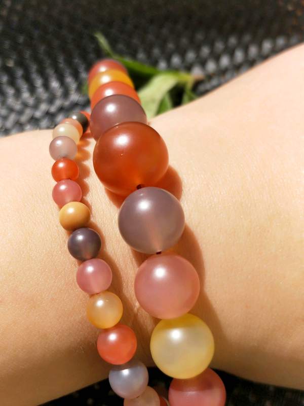 四川盐源玛瑙手链品相如图包浆醇厚五彩颜色非常