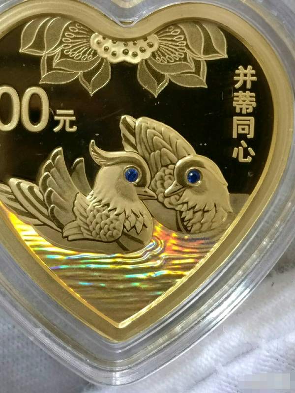 2016吉祥文化并蒂同心金币8克金币宝石镶嵌