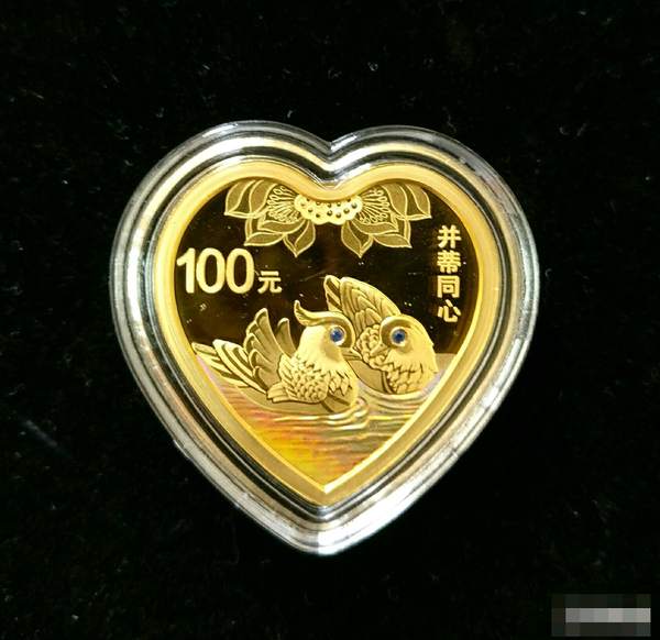 2016吉祥文化并蒂同心金币8克金币宝石镶嵌