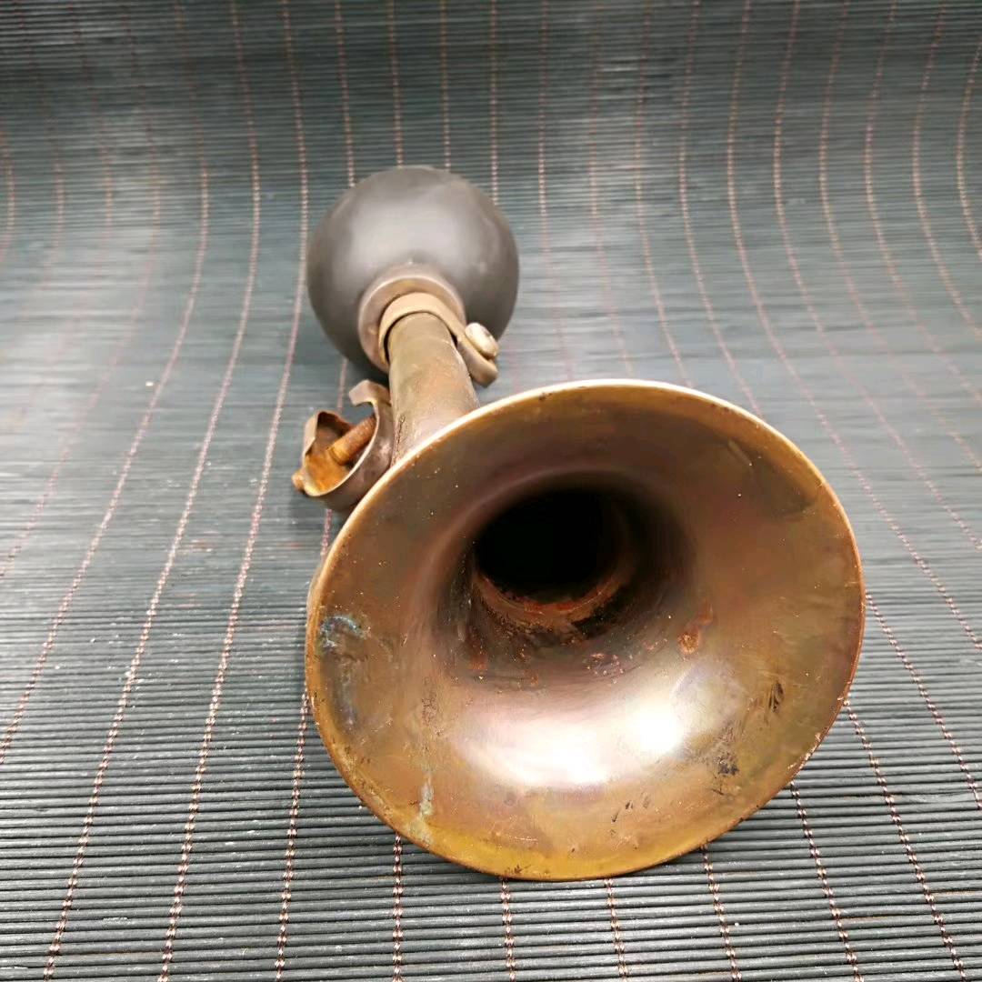乡下刚收来铜制手捏喇叭一个,可