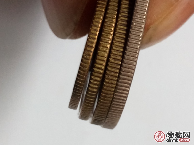 请帮我看一下这套长城币真假,价