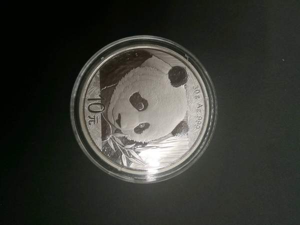 熊猫银币 18年熊猫银币 一枚 如图 带包