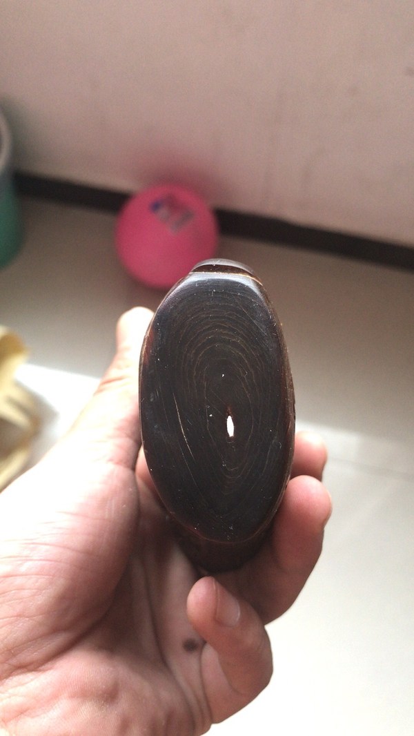 牛角杯纹路清晰自然纯手工雕刻具体年代不详底