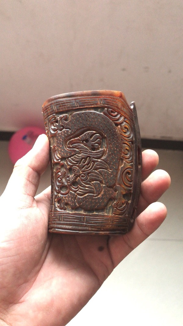 牛角杯纹路清晰自然纯手工雕刻具体年代不详底