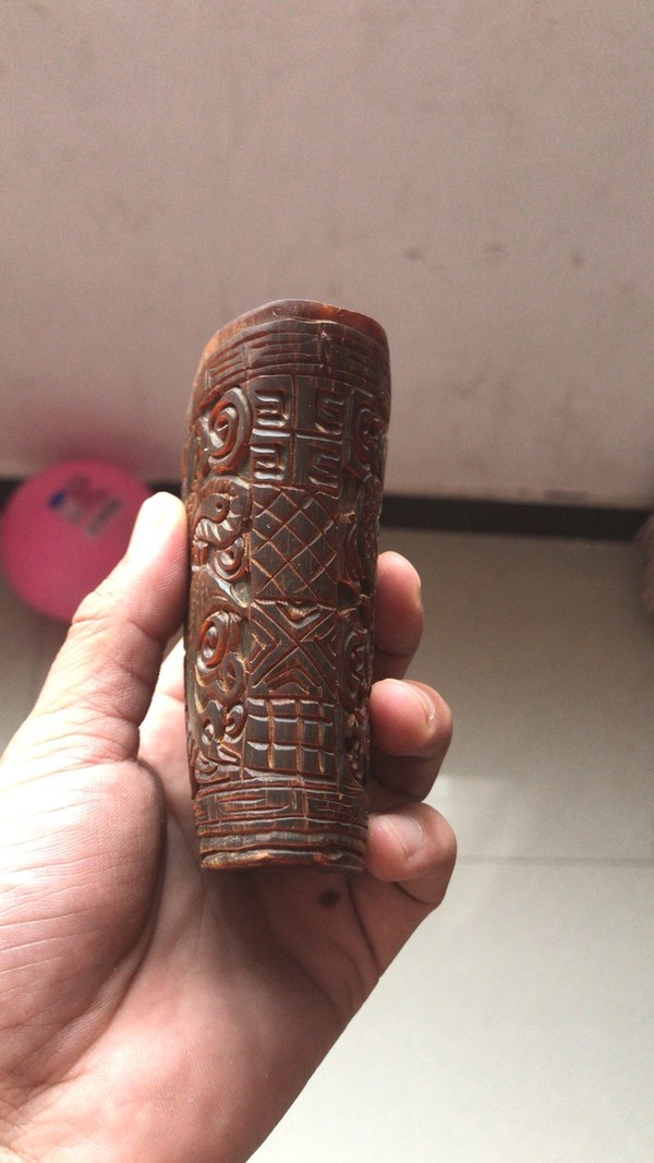 牛角杯纹路清晰自然纯手工雕刻具体年代不详底