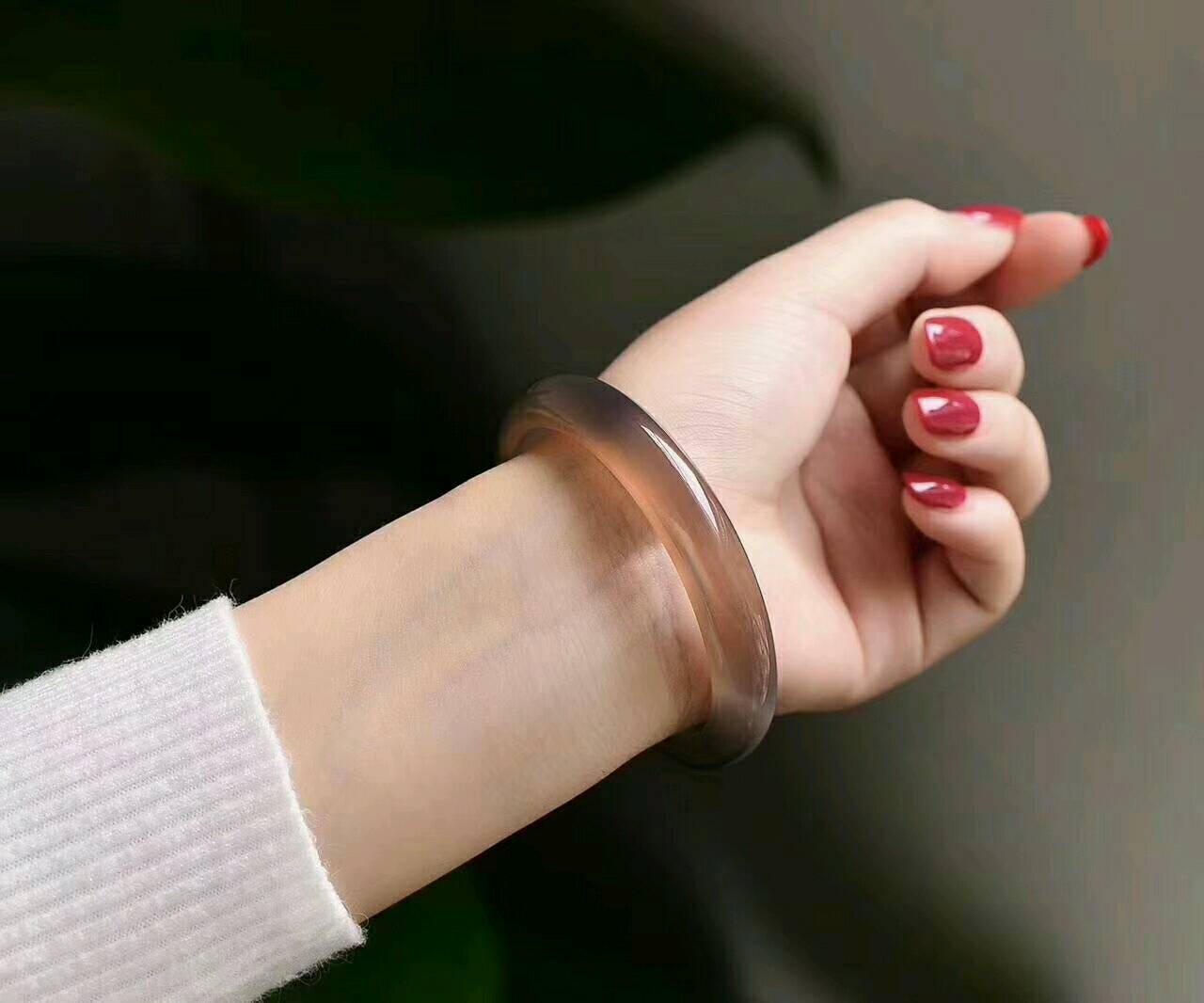 高冰灰玉髓手镯,冰透水润,颜色