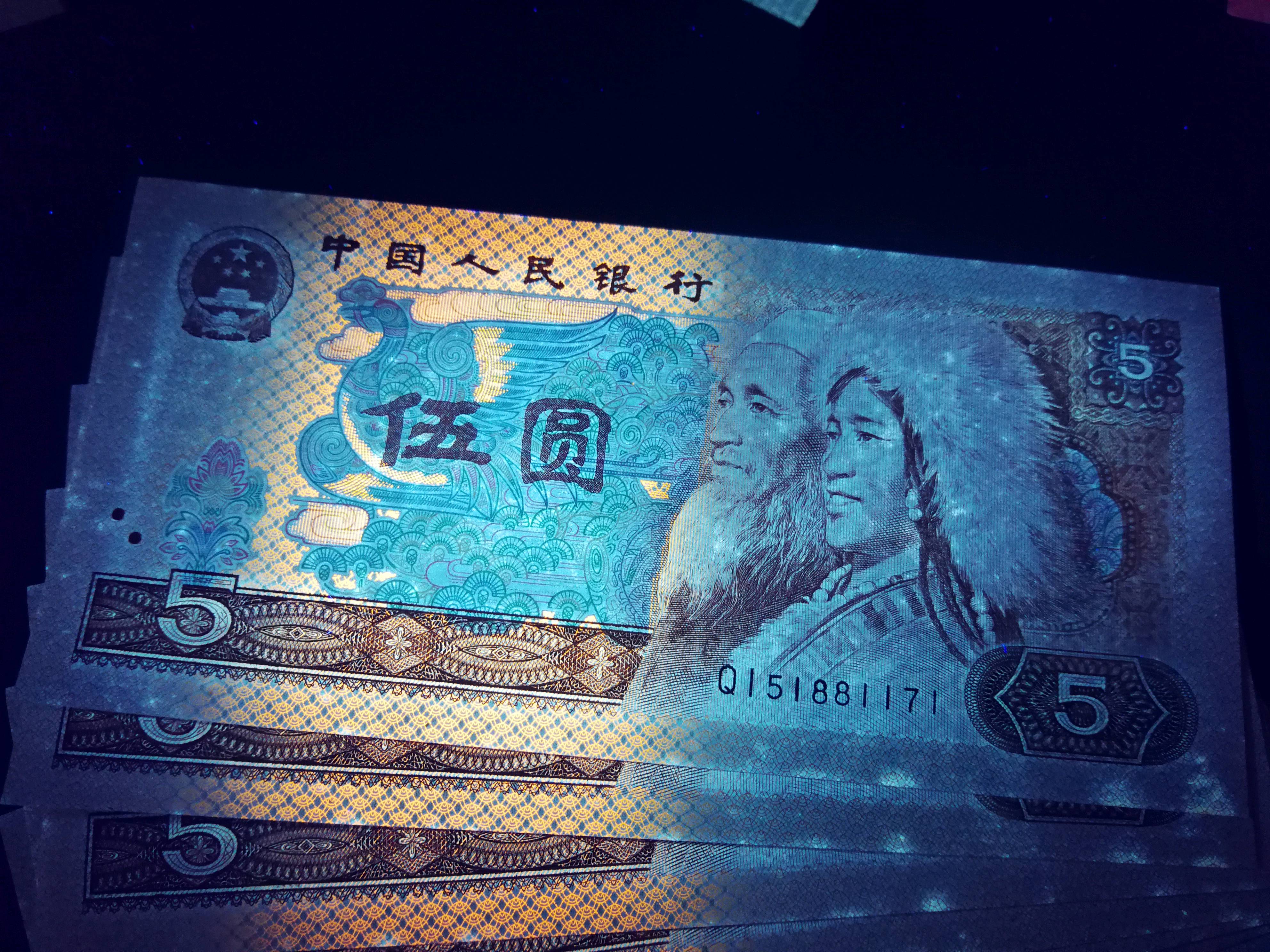 805红光蓝鹤强荧光标十,灯下