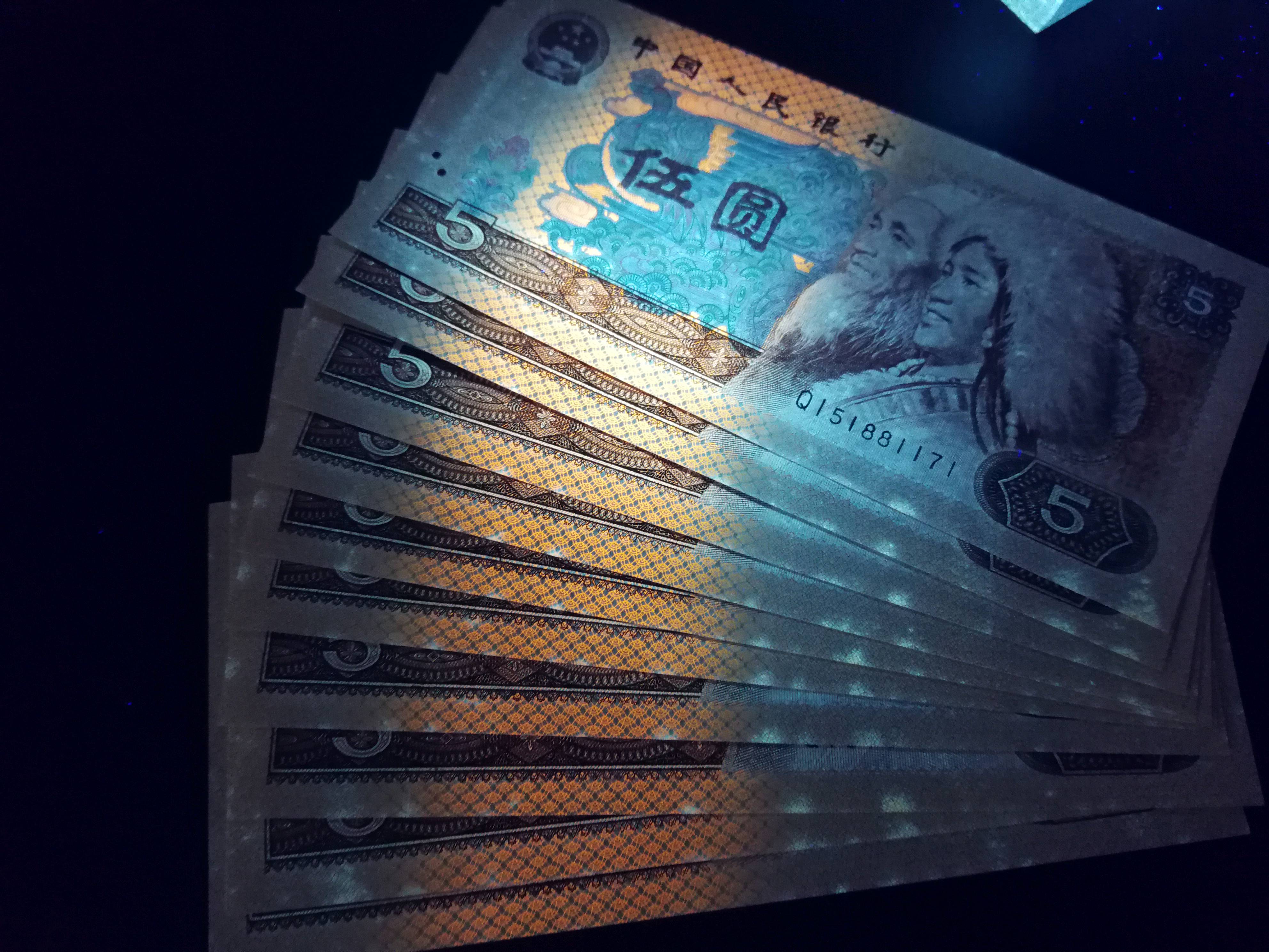 805红光蓝鹤强荧光标十,灯下