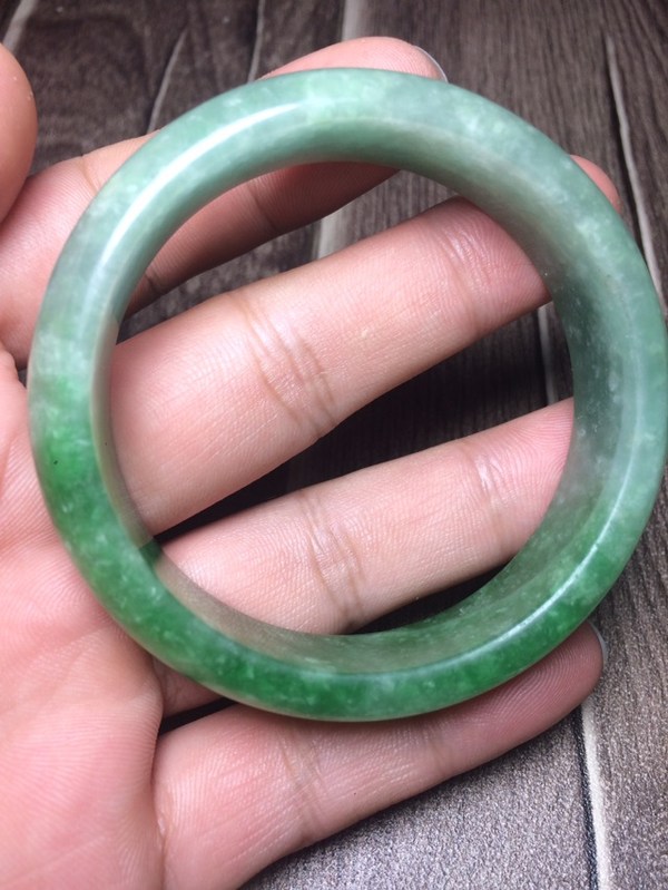 缅甸翡翠豆青手镯 56口径 话不多说看图,现任性放