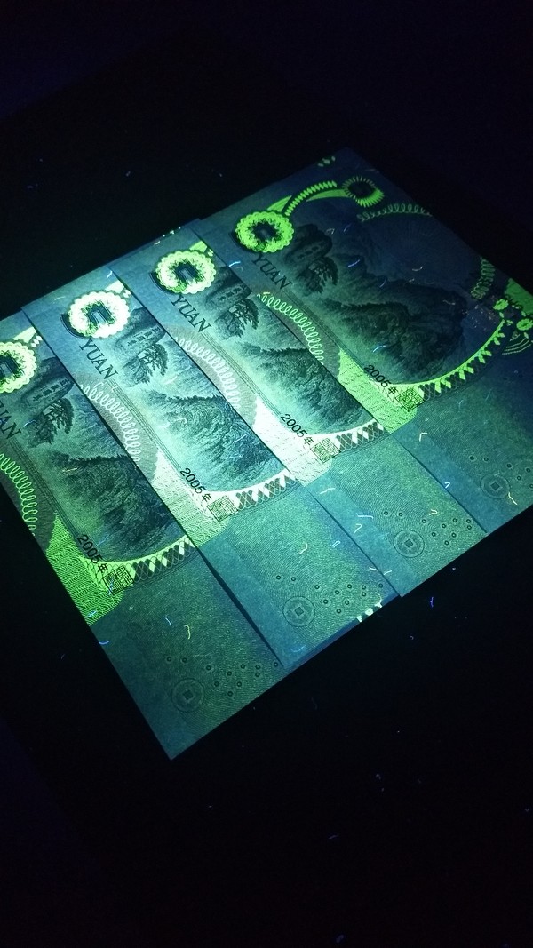 放漏:055背绿沙豹子号4张,绝品,反面下半部分全