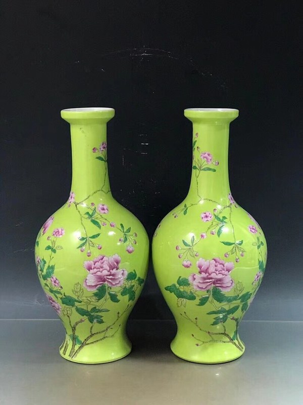 清雍正苹果绿珐琅彩牡丹纹赏瓶老味十足高端大气上