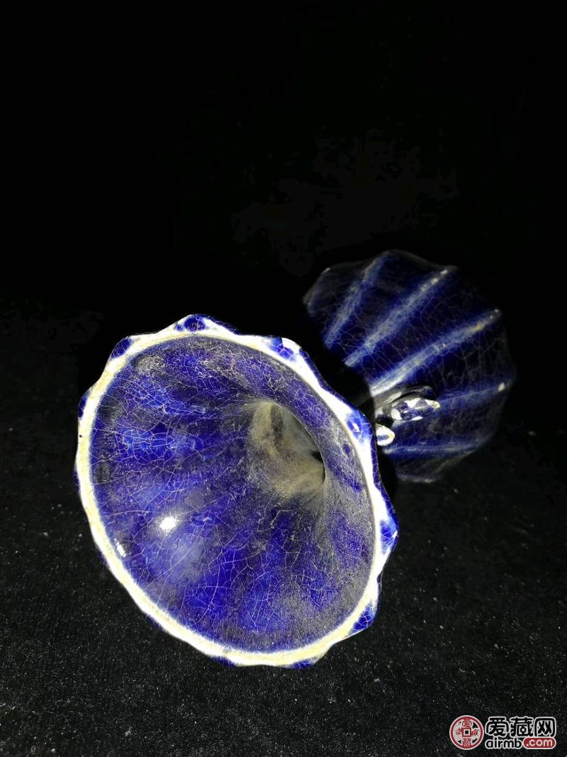 汝瓷爆釉双耳瓶,体型优美,开片